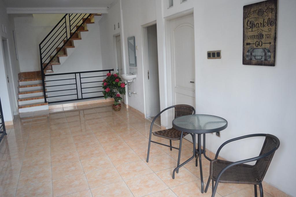 Ndalem Gorongan Guesthouse Maguwo Esterno foto